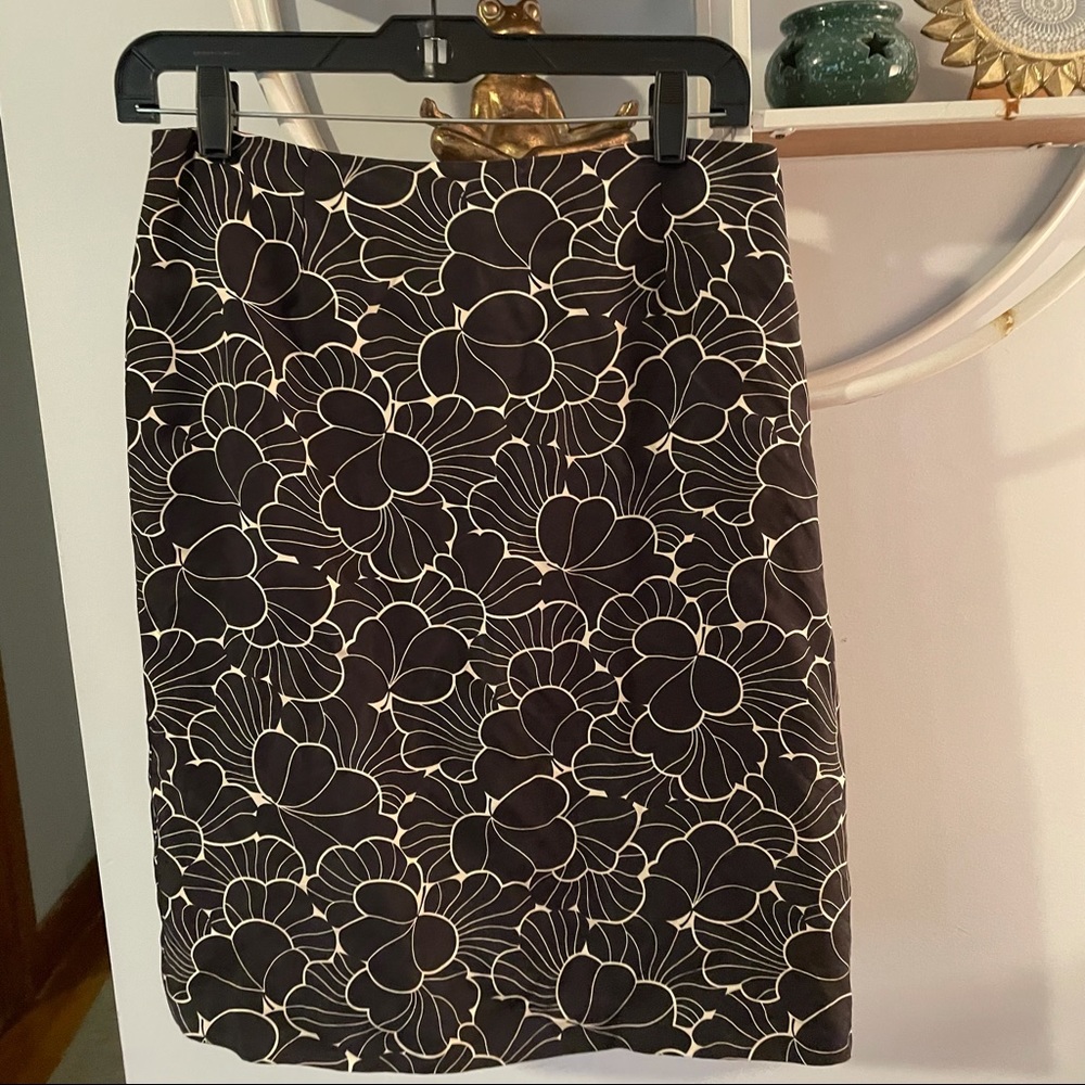 Ann Taylor Women's Black Floral Silk Lined Skirt 6